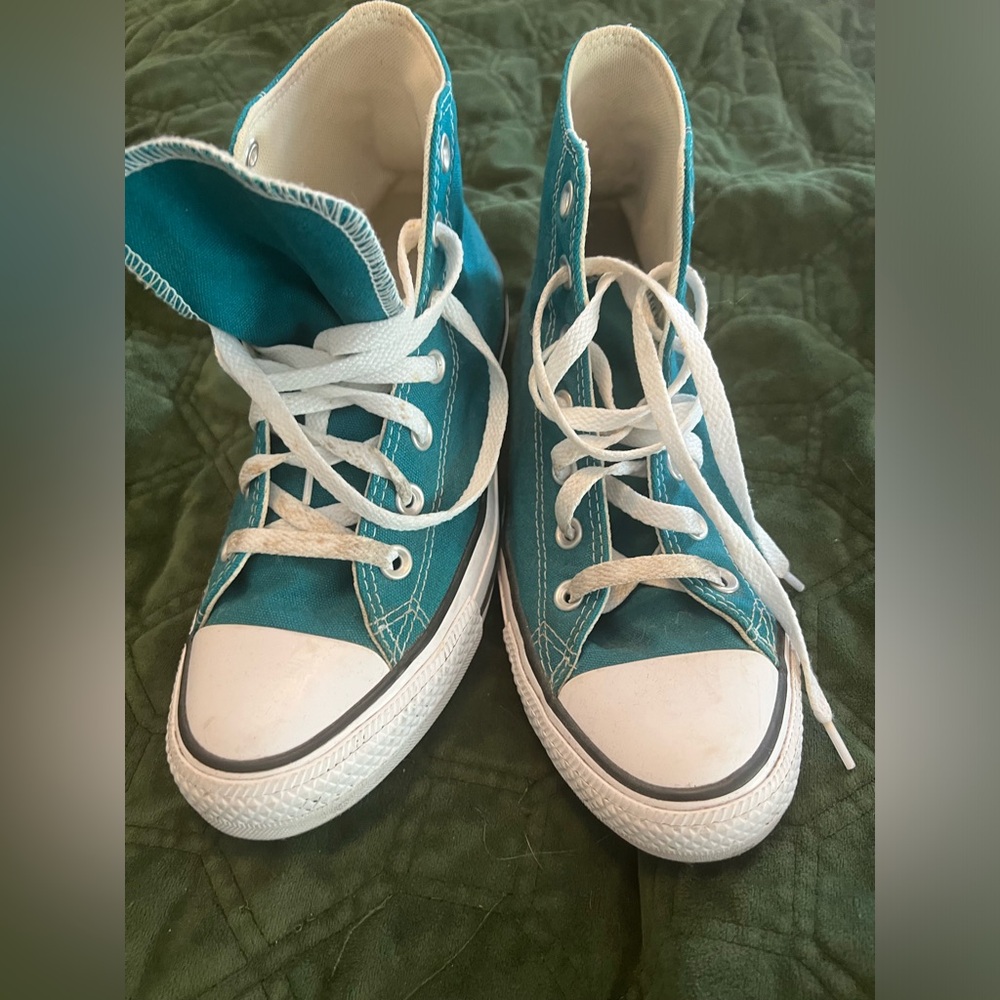 Converse Chuck Taylor high top women’s size 8 men’s size 6